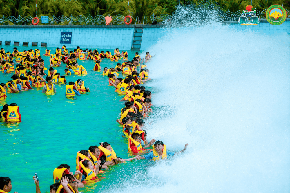 The Amazing Bay là công viên nước hiện đại với hệ thống máng trượt đa cấp độ và biển nhân tạo lớn nhất Việt Nam (Nguồn: The Amazing Bay - Vịnh Kỳ Diệu)